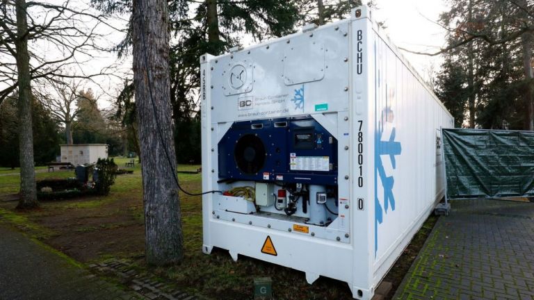 Γερμανία : Γέμισαν τα νεκροτομεία από θύματα κοροναϊού – Επιστρατεύουν κοντέινερ στη Φρανκφούρτη