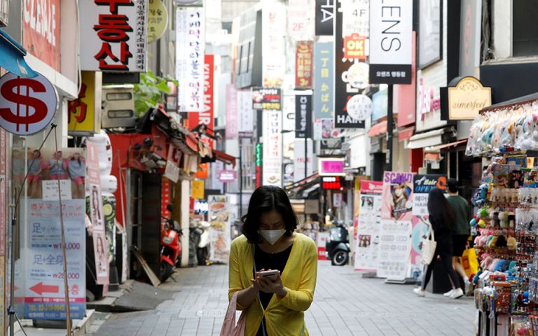 Νότια Κορέα : Πλήττεται από το μεγαλύτερο κύμα της πανδημίας- Φόβοι κορεσμού για τα νοσοκομεία