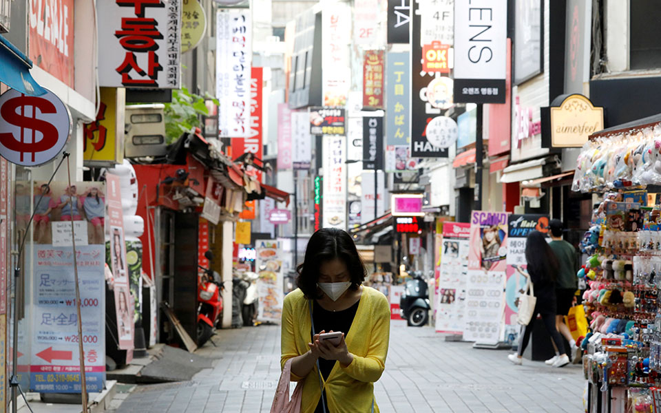 Νότια Κορέα : Πλήττεται από το μεγαλύτερο κύμα της πανδημίας- Φόβοι κορεσμού για τα νοσοκομεία