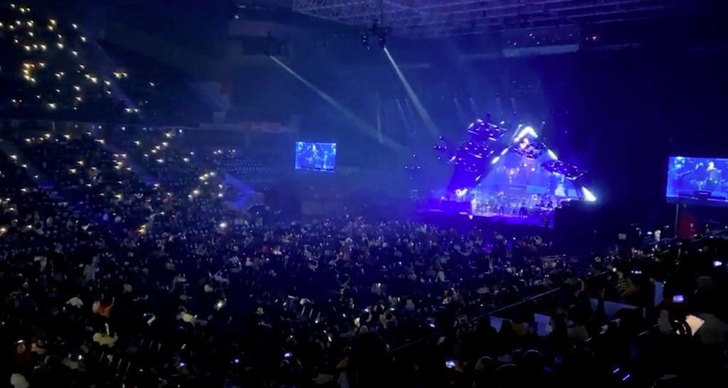 Κοροναϊός : Απίστευτες εικόνες συνωστισμού από συναυλία σε κλειστό χώρο στην Ισπανία