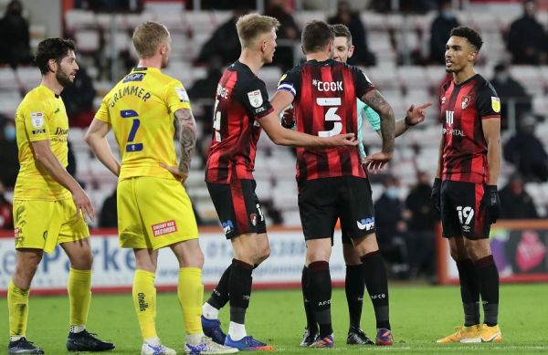 Πιάστηκαν στα χέρια δύο ποδοσφαιριστές της Μπόρνμουθ