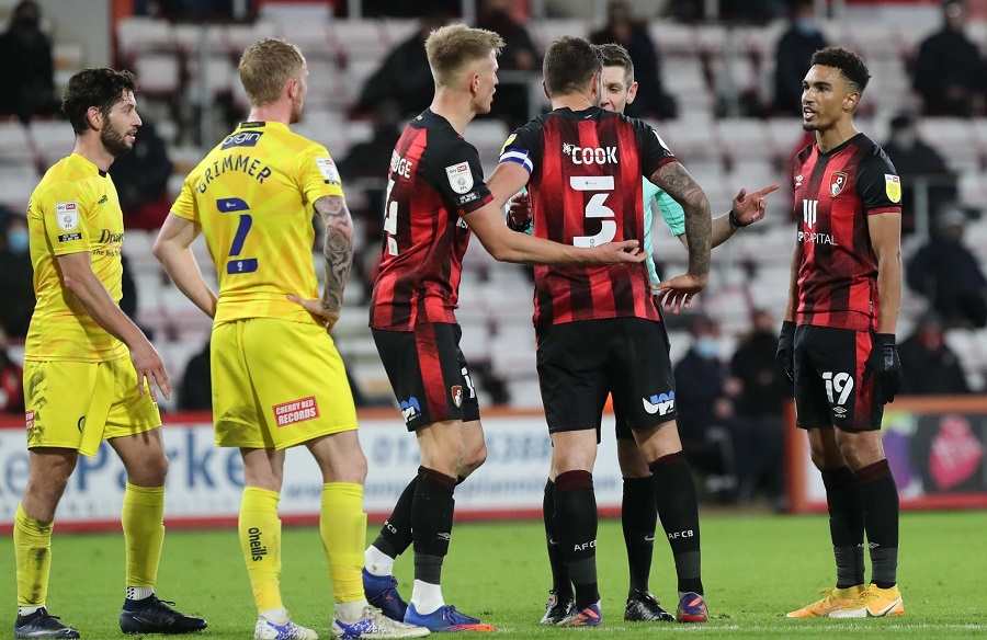 Πιάστηκαν στα χέρια δύο ποδοσφαιριστές της Μπόρνμουθ