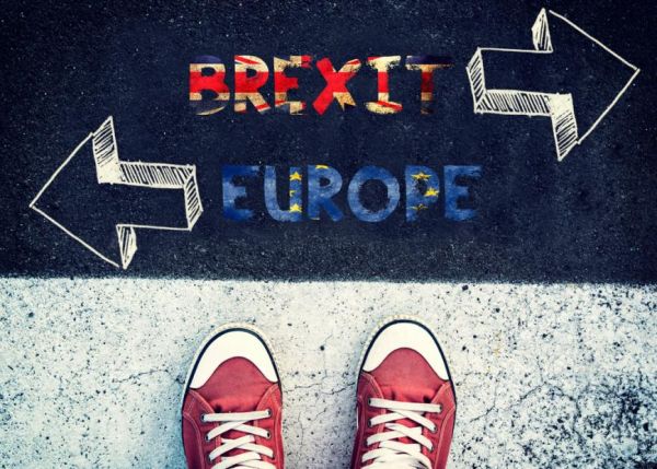 Brexit : Tι αλλάζει για τους Έλληνες που εργάζονται και σπουδάζουν στη Βρετανία – Τέλος και το Erasmus