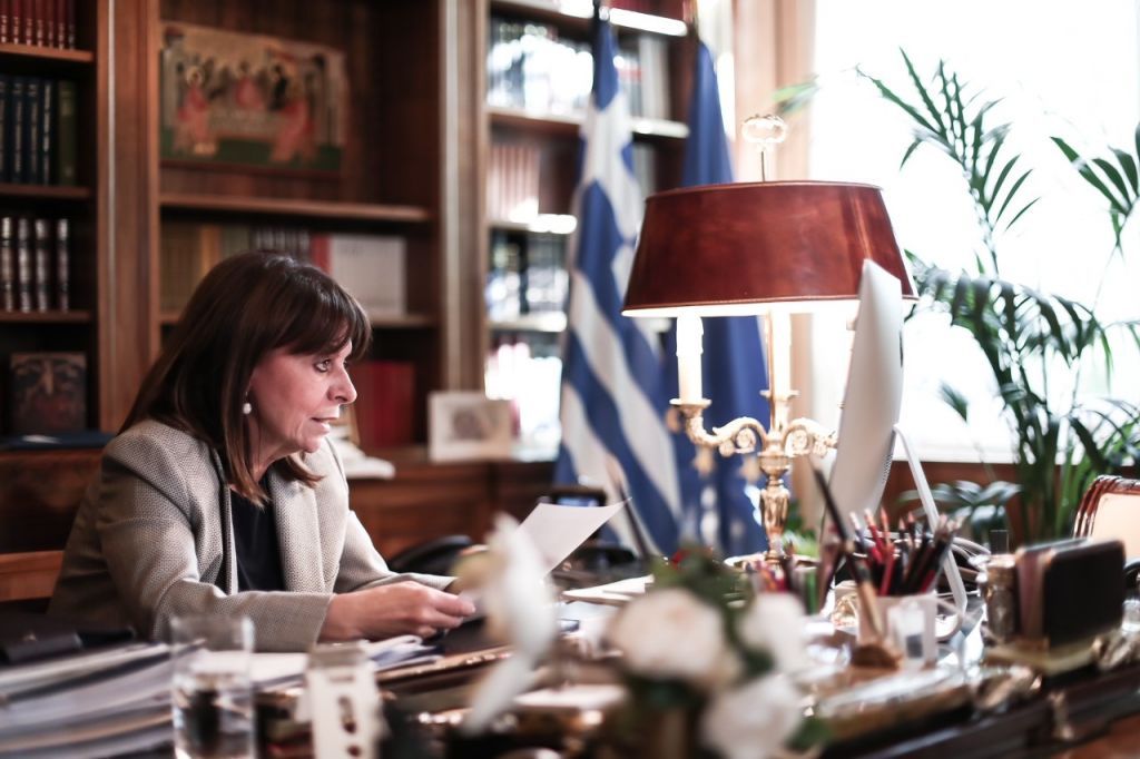 Συλλυπητήρια της Κατερίνας Σακελλαροπούλου για τον θάνατο του Πολ Σαρμπάνη