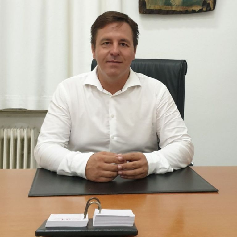 Δίνουμε bonus 8.000 ευρώ για να έρθει παιδίατρος στην Ιο