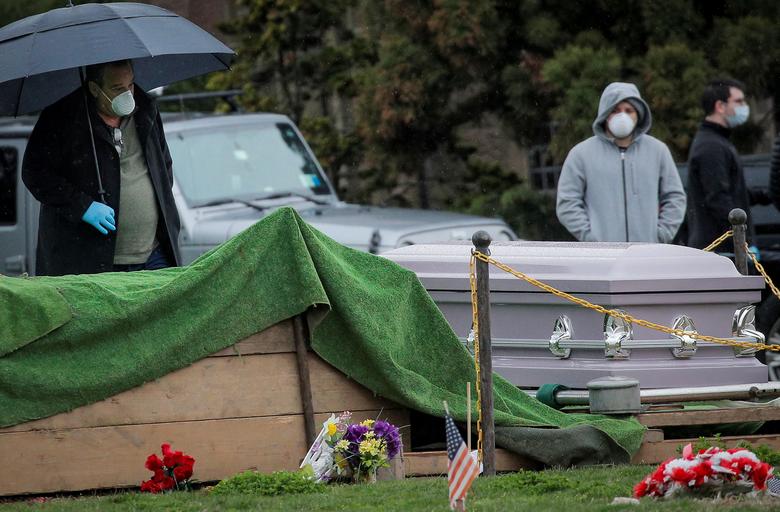 Η τραγωδία των ΗΠΑ : Οι νεκροί ξεπέρασαν τους 340.000 - Πρόβλεψη για 567.000 θανάτους έως την 1η Απριλίου