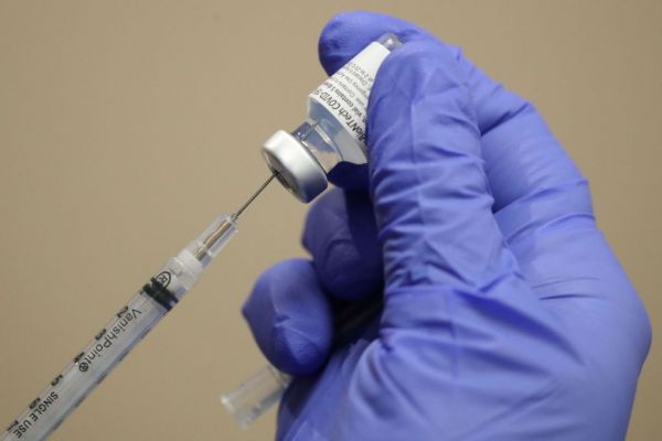 Εμβόλιο : Συναγερμός στη Βρετανία – Χάλασε ψυγείο και καταστράφηκαν εκατοντάδες δόσεις