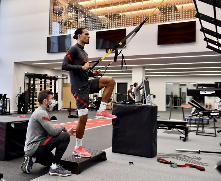 Λίβερπουλ: Φορτσάρει και προπονείται ο Φαν Ντάικ