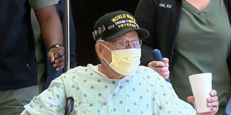ΗΠΑ : Βετεράνος του Β’ Παγκοσμίου Πολέμου γιόρτασε τα 104α γενέθλιά του κερδίζοντας τον κοροναϊό