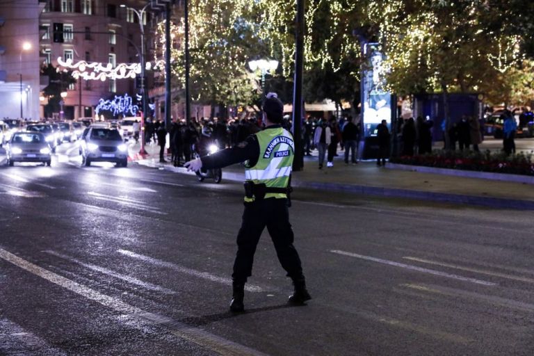 Κοροναϊός : Επιχείρηση «Πρωτοχρονιά» από Τετάρτη σε όλη τη χώρα – Έλεγχοι παντού και αλλαγή χρόνου στο σπίτι