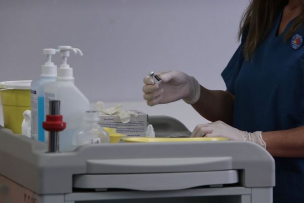 Κοροναϊός : Εμβολιάστηκαν 471 άτομα – Ένα περιστατικό αλλεργικής αντίδρασης