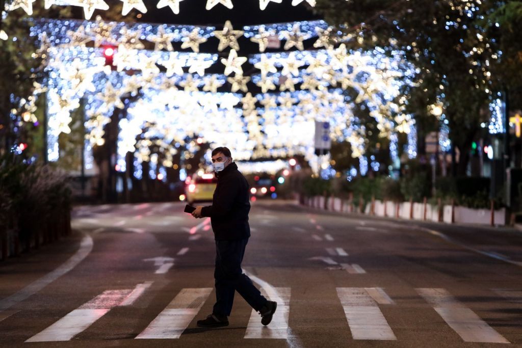 Κοροναϊός : Χριστούγεννα με σκληρούς αριθμούς και αναθεώρηση του lockdown