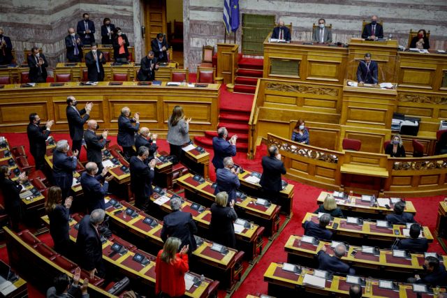 Ψηφίστηκε ο προϋπολογισμός - ΝΔ, ΚΙΝΑΛ και Ελληνική Λύση υπερψήφισαν τις αμυντικές δαπάνες