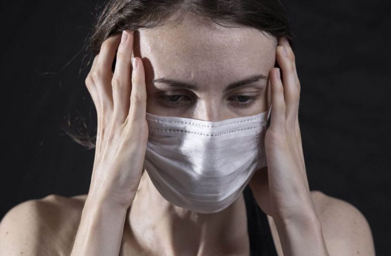 Κοροναϊός : Οι ψυχικές επιπτώσεις που μας προκαλεί η πανδημία