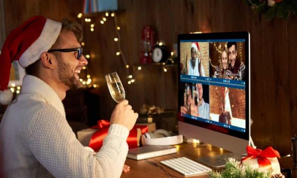 Tο χριστουγεννιάτικο ρεβεγιόν μας μέσω… Zoom