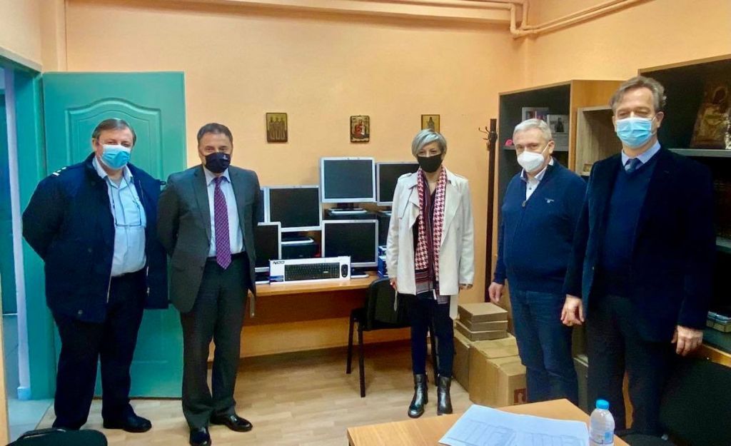 Η ΤτΕ δώρισε υπολογιστές και βιβλία στο Ειδικό Κατάστημα Κράτησης Νέων Αυλώνα