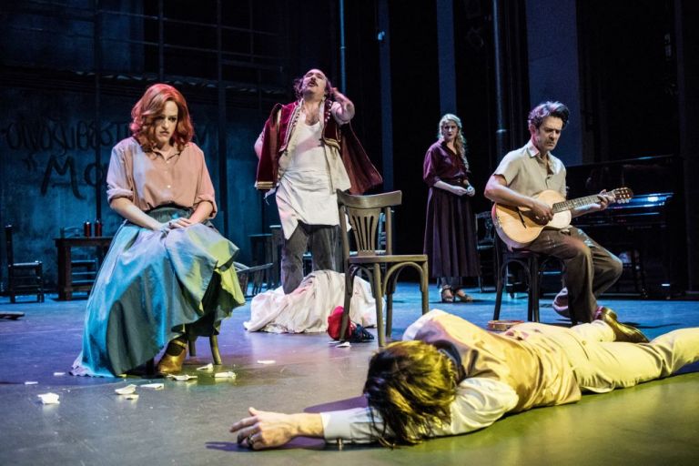 «Η Στέλλα με τα κόκκινα γάντια» του Ιάκωβου Καμπανέλλη σε live streaming