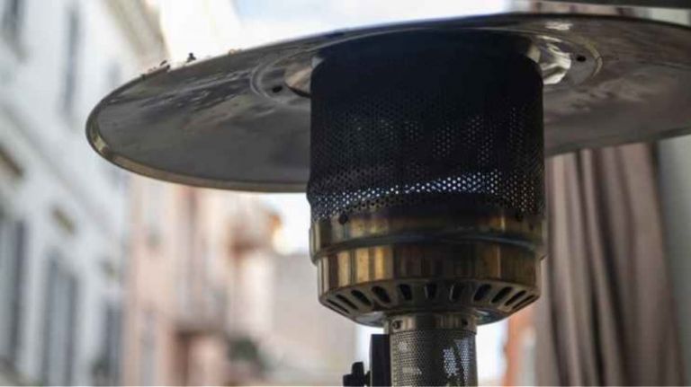 Lockdown : Πώς θα δοθούν τα 60 εκατ. ευρώ για σόμπες στην εστίαση