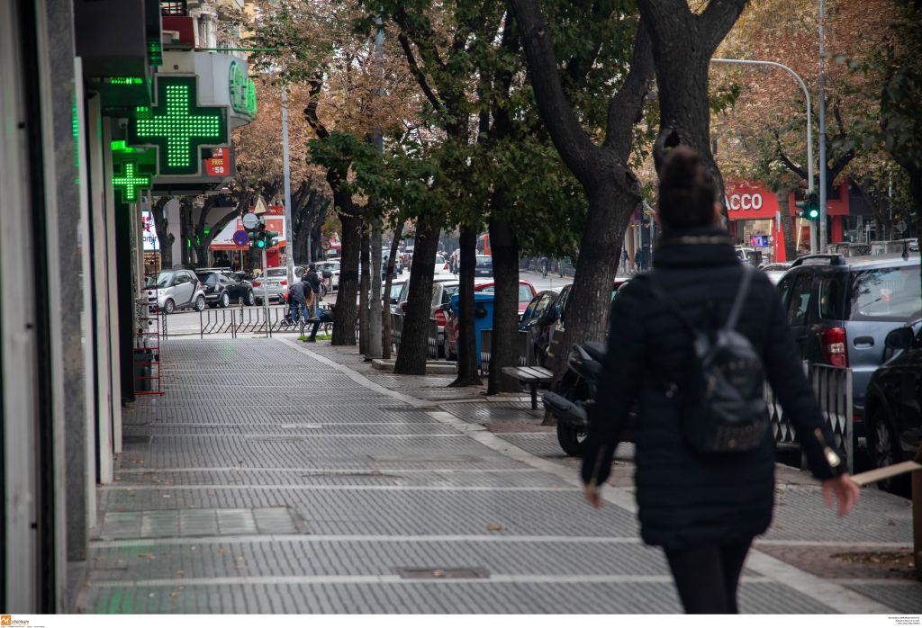 Κοροναϊός : Τι είναι το πινγκ πονγκ διασποράς της πανδημίας – Από την εργασία στην οικογένεια