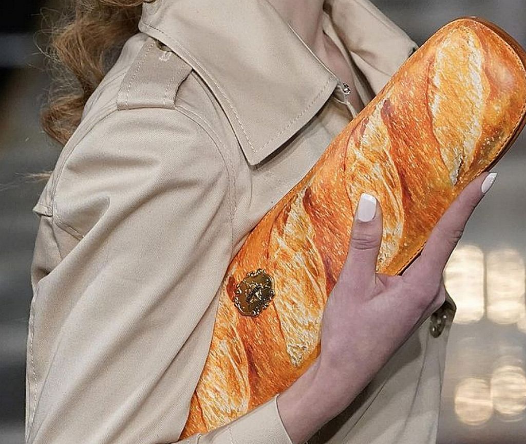 Moschino : Βγάζει νέα σειρά με τσάντες που είναι πανομοιότυπες με κρουασάν και ψωμί