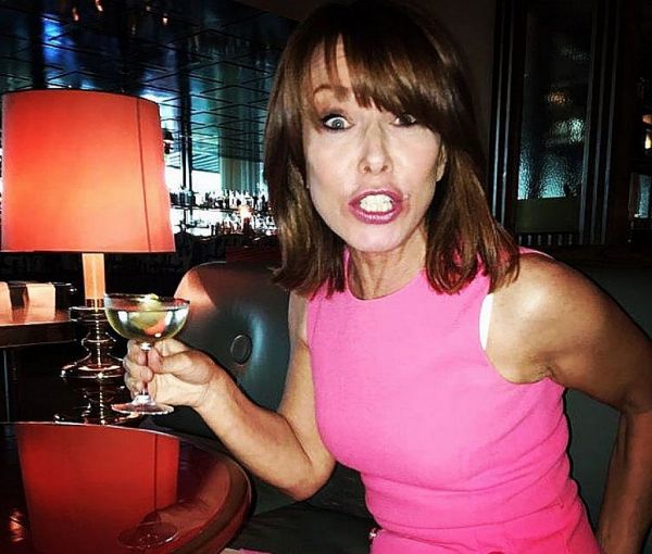 Κοροναϊός : Παρουσιάστρια έκανε πάρτι μη τηρώντας τα μέτρα και την «έδωσαν» συνάδελφοί της