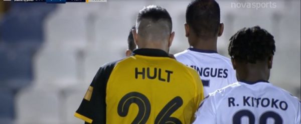 Απίστευτο : Ο Χνιντ αγωνιζόταν ως… Χουλτ!