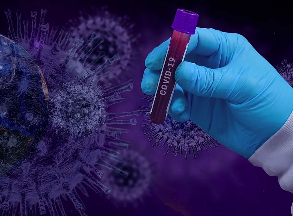 Μόσιαλος : Δεν μας ανησυχούν οι μεταλλάξεις του κοροναϊού – Αν χρειαστεί σε 6 εβδομάδες θα έχουμε νέο εμβόλιο