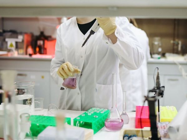 Βοστώνη : Ιατρικό προσωπικό δε σταμάτησε να χορεύει όταν έφτασαν οι πρώτες δόσεις του εμβολίου