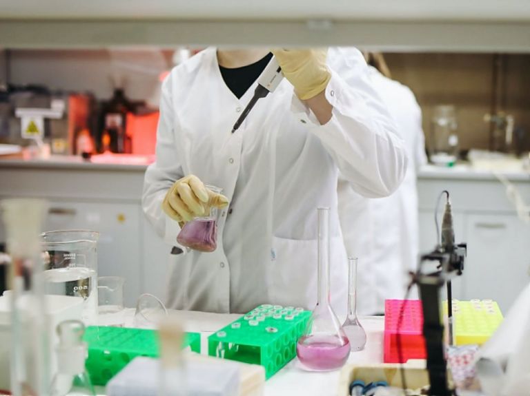 Βοστώνη : Ιατρικό προσωπικό δε σταμάτησε να χορεύει όταν έφτασαν οι πρώτες δόσεις του εμβολίου