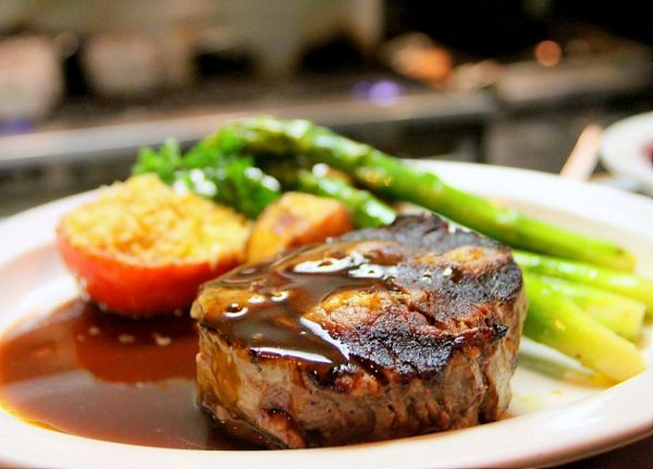 Ψητό χοιρινό : Tips για να κάνετε την πιο τέλεια συνταγή εορταστικού δείπνου