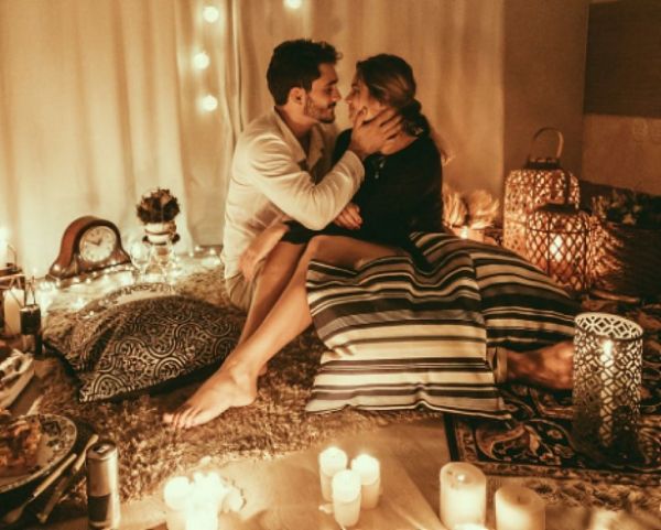 Ζώδια και σεξ : Έτσι θα γιορτάσουν την τέλεια Πρωτοχρονιά στο ερωτικό τους κρεβάτι