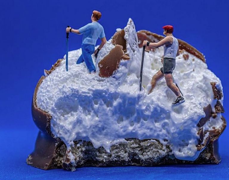 Καλλιτέχνιδα από τη Σκωτία δημιουργεί μινιατούρες εμπνευσμένη από τρόφιμα