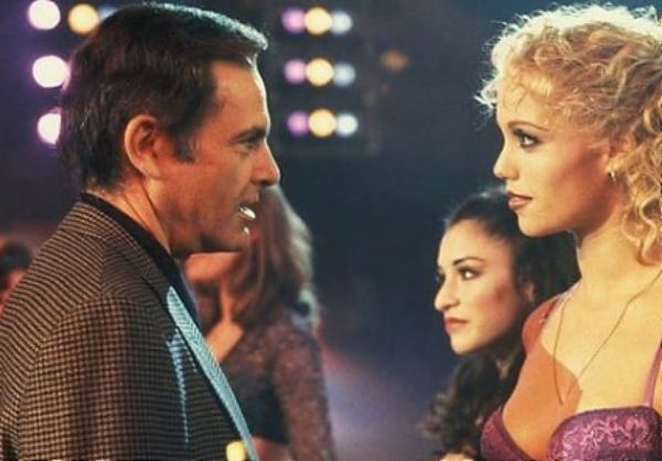 Showgirls : Η ταινία που επικρίθηκε αλλά ανέδειξε τη μισογυνιστική υποκρισία