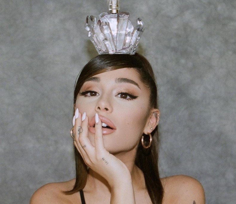 Αριάνα Γκράντε : Ανακοίνωσε συνεργασία με το Netflix