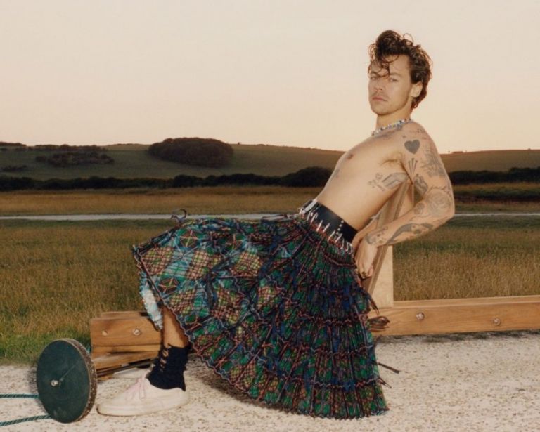 Χάρι Στάιλς : Αποστομώνει τους επικριτές του για το εξώφυλλο στη Vogue