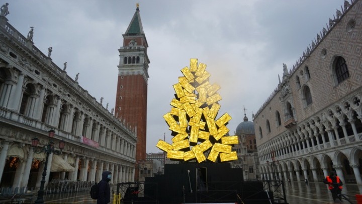 Ένα αλλιώτικο χριστουγεννιάτικο δέντρο στη Βενετία