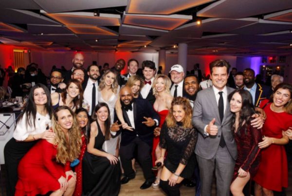 Νέα Υόρκη : Πάρτι χωρίς προφυλάξεις και προκλητικά tweets από Ρεπουμπλικάνους