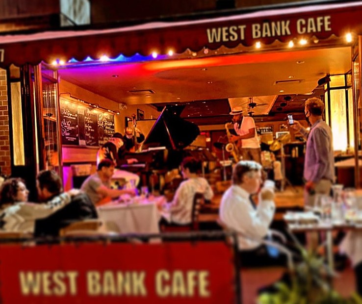 Έρανος διασημοτήτων για να διασωθεί το West Bank Café