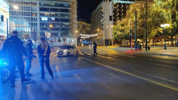 Lockdown : Εκτεταμένοι έλεγχοι της αστυνομίας στο κέντρο της Αθήνας