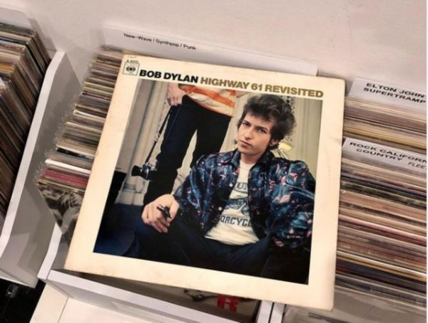 Μπομπ Ντίλαν : Πούλησε τα δικαιώματα των τραγουδιών του σε συμφωνία «μαμούθ»