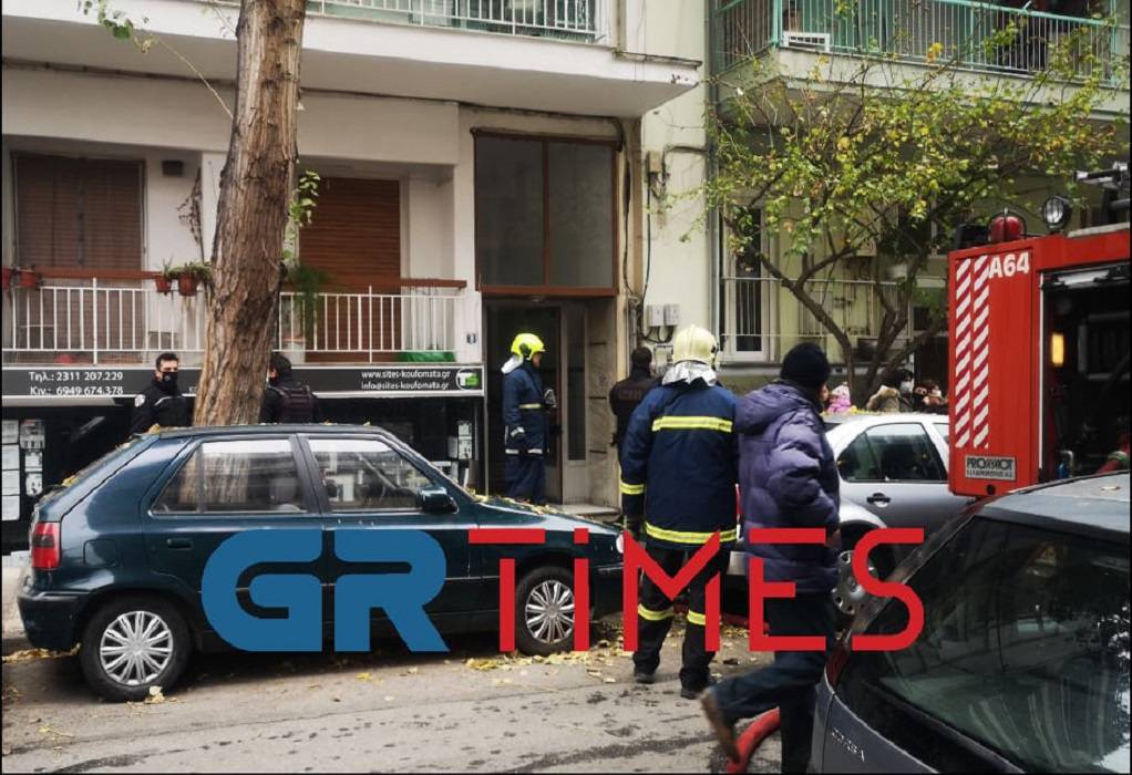 Φωτιά σε διαμέρισμα στη Θεσσαλονίκη - Ανασύρθηκε 16χρονος χωρίς τις αισθήσεις του