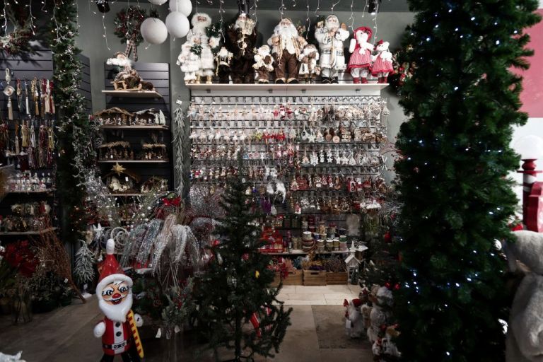 Lockdown : Ποιο SMS θα στέλνουμε για μετάβαση στα εποχικά καταστήματα