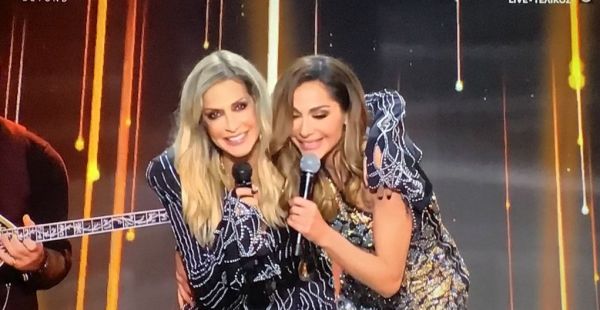 Δέσποινα Βανδή – Άννα Βίσση: Το φιλί που έγραψε ιστορία και έδωσε τέλος στην κόντρα 25 ετών