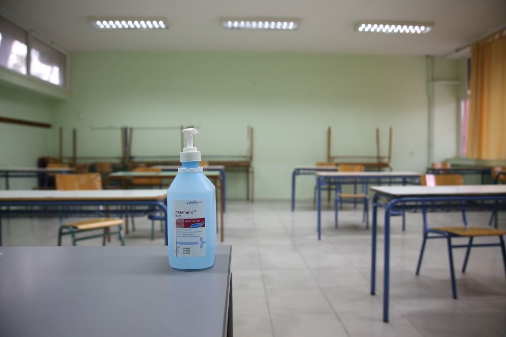 Σχολεία : «Καμπανάκι» μερίδας ειδικών για το άνοιγμα των σχολείων – Τι φοβούνται