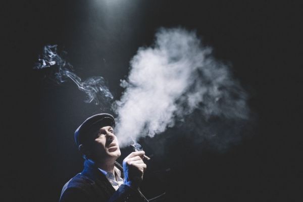 «Ο Αμερικάνος» του Αλέξανδρου Παπαδιαμάντη επιστρέφει στις οθόνες μας