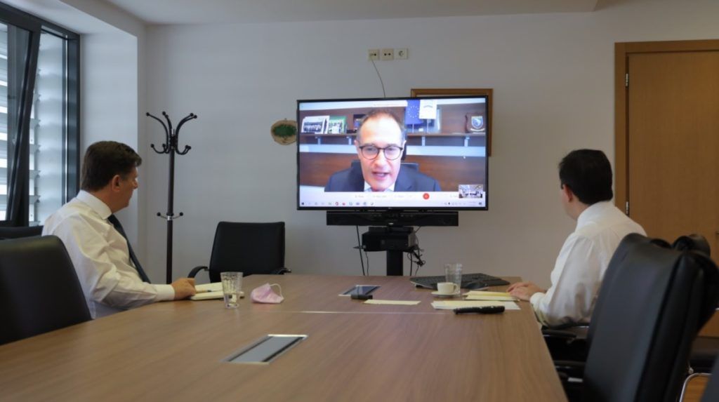 Τηλεδιάσκεψη Μηταράκη με τον επικεφαλής της Frontex για την επιστροφή προσφύγων στην Τουρκία