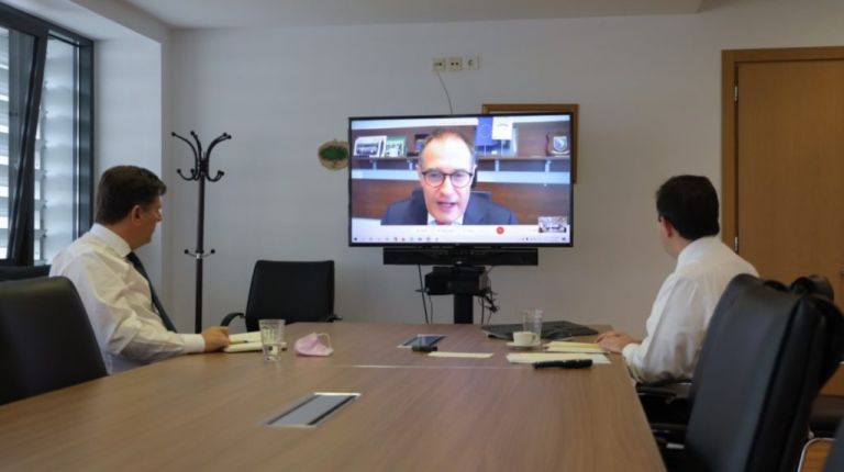 Τηλεδιάσκεψη Μηταράκη με τον επικεφαλής της Frontex για την επιστροφή προσφύγων στην Τουρκία