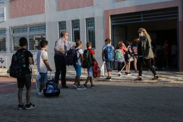 Σχολεία - Κεραμέως : Με κλιμακούμενη ώρα η προσέλευση στο άνοιγμα των δημοτικών