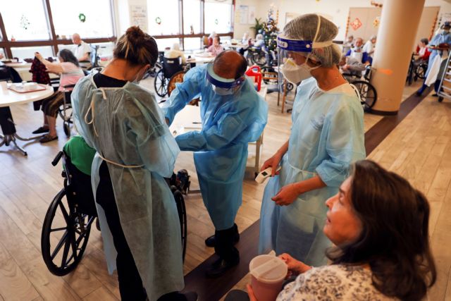 Κοροναϊός : Αργοπορία στους εμβολισμούς στις ΗΠΑ – Κυρώσεις για νοσοκομεία