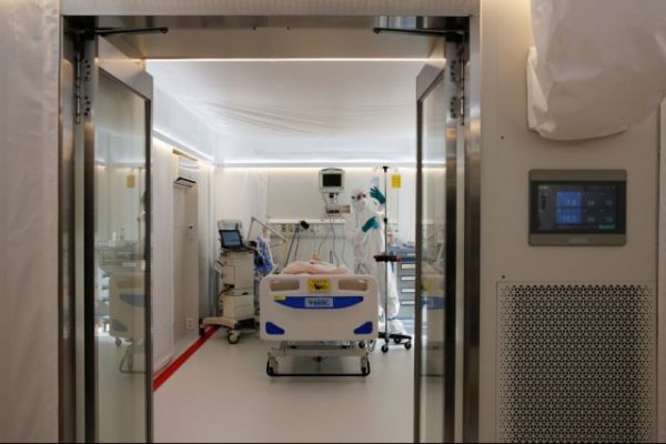 Κοροναϊός : Ώρες αγωνίας για τον γιατρό που διασωληνώθηκε στη Λαμία